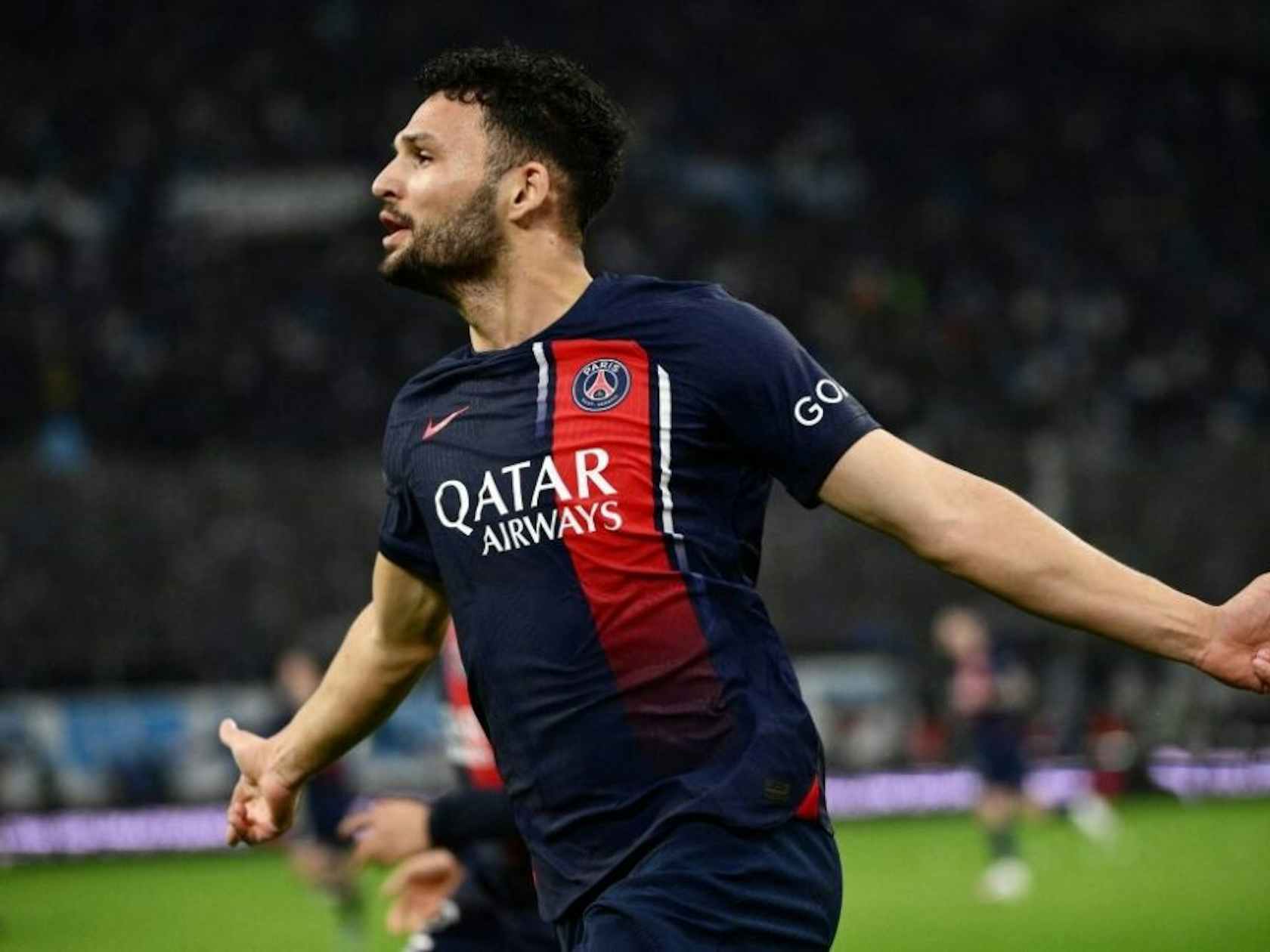 开云体育-巴黎圣日耳曼后卫神勇救险,助球队成功保级,城市就是那些.-开云体育