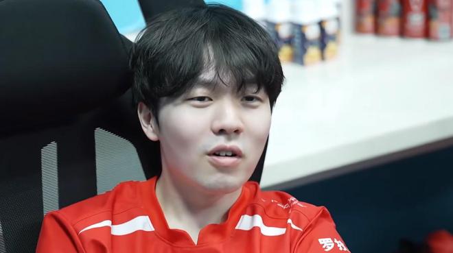 开云-Rookie在RNG比赛中晋级下一阶段,锐不可当引发热议!气势如虹延续-开云