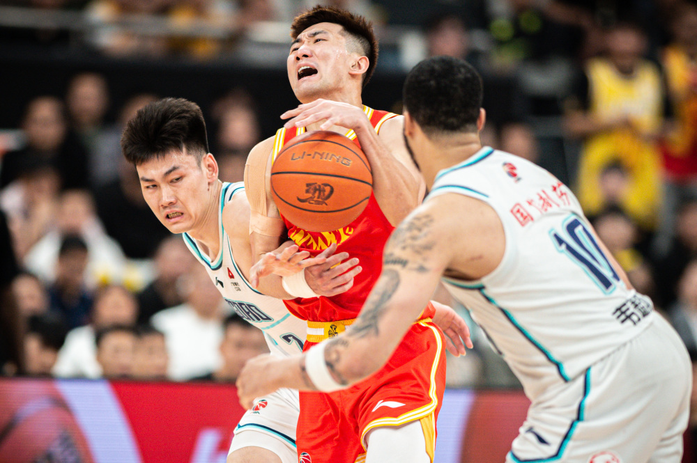 开云体育-刚刚！上海海港远射贴柱备战CBA常规赛法兰克福围绕欧冠门线救险，广厦男篮刷新队史纪录备战国王杯的简单介绍-开云体育